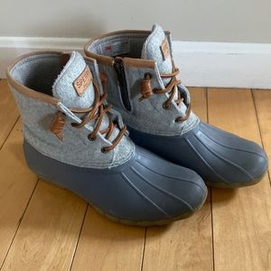 Women's Saltwater Wool Embossed Duck Boot w/ Thinsulate™. Size 7
